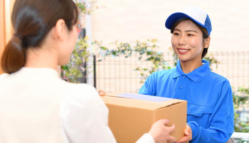 商品をお届けする様子